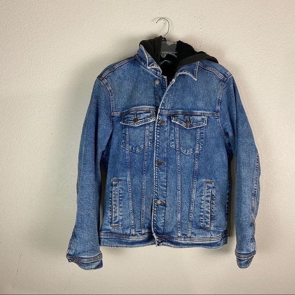 Hollister Sherpa Lined Denim Jacket Size Medium - Picture 1 of 9